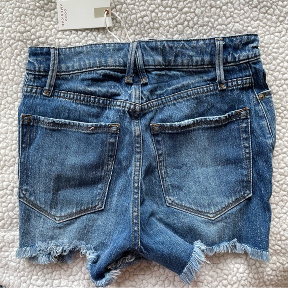Good American Distressed Bombshell Short 00 - Picture 4 of 4